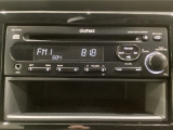 純正CDチューナーにはAUX入力端子がついてますので外部入力から音楽などを楽しめます。その下には1DIN分の小物入れがついています。CDケースなどを入れるのに便利です。