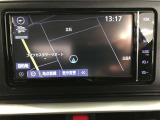 純正ナビを装備。タッチパネル式で使いやすく、お出かけもラクラクです。