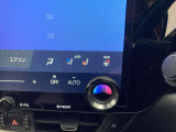 シートエアコン付です。シートを暖めたり冷やしたりできる、快適装備の一つ。 ステアリングヒーターもついて、快適にドライブが楽しめそうですね。