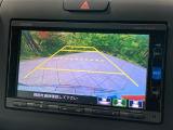 【バックカメラ】駐車時に後方がリアルタイム映像で確認できます。大型商業施設や立体駐車場での駐車時や、夜間のバック時に大活躍!運転スキルに関わらず、今や必須となった装備のひとつです!
