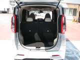 ラゲッジスペースも広々していて荷物もたくさん載りそうです。普段のお買い物もこれだけのスペースがあれば安心です。