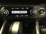 左右独立温度コントロールフルオートエアコンです。運転席、助手席それぞれで独立して温度設定ができます。冷え性の方が乗っても安心ですね♪