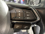 【マツダ・レーダー・クルーズ・コントロール(MRCC)】先行車との速度差や車間距離を認識し、設定した車速内で車間距離を自動で調整・維持することで、高速道路などでドライバーの負担を軽減します。