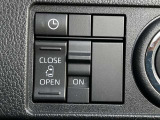 片側電動スライドドアのスイッチ付です。車内からもスイッチひとつで楽にドアの開閉が可能です。電動なので開閉時に力を使う必要がなく、半ドアになることもありません!