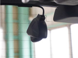この車にはリアにもドライブレコーダーを装備しております◆映像・音声などを記録する自動車用の装置です。 もしもの事故の際の記録はもちろん、旅行の際の思い出としてドライブの映像を楽しむことができます。