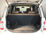 コンパクトボディーなのに、荷室はこんなに広々!たくさん荷物が積めますよ。