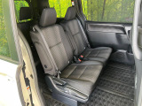 後部座席も気になるようなキズ・汚れやへたり等、大きなダメージはなく、良好な状態です。
