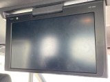 【フリップダウンモニター】大画面モニターで後席でもエンタメをお楽しみいただけます。小さなお子様にも大人気の装備です♪