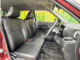 運転席シート廻りは使用感も少なく、良好な状態となっています。前オーナー様が丁寧に使っていたことがよくわかりますね。