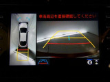 パノラミックビューモニターを装備。駐車場や交差点で周囲の安全確認をサポートします。