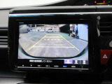 バックカメラの画像です。ガイドラインがスムースな車庫入れをサポートいたします!車庫入れの安心感がアップしますね☆