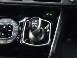 エレクトロシフトマチック(電子式シフトレバー)を採用しております(^^♪直感的に操作することができます!