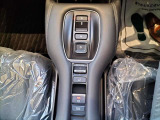 ボタン式のシフトレバーが採用されております。シフトの入れ間違えが起きにくく、感覚操作もしやすくなっております。
