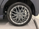 アルミホイールです。足元が引き立つので、車全体のイメージがアップしますよ!