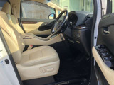 運転席シートは電動パワーシートです!自分に合ったシートポジションがラクラク調整できます!