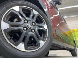【純正アルミホイール】外観にマッチした純正アルミホイールを装着しております。各種社外アルミホイールや、スタッドレスタイヤも取扱いしております。是非ご相談ください♪