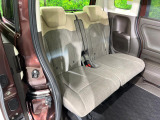 後部座席も気になるようなキズ・汚れやへたり等、大きなダメージはなく、良好な状態です。