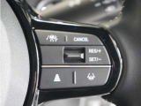 【ホンダセンシング】衝突を予測してブレーキをかけたり、前のクルマにちょうどいい距離でついていったりできる多彩な安心・快適機能を搭載した先進の安全運転支援システム。