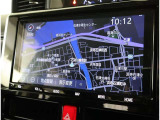 純正ナビを装備。タッチパネル式で使いやすく、お出かけもラクラクです。