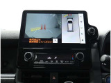 パノラミックビューモニター装備!トップビュー&フロントビュー・車両に取り付けたフロント、サイド、バックカメラの映像を合成して画面上に表示させることで、低速時の運転を補助する装置です。