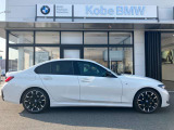 【BMWの伝統-3】BMWのお車は、&ldquo;駆け抜ける歓び&rdquo;を体現しております。走行の安定性とコーナリングの良さを追求し、思い通りにハンドルの操作可能です。