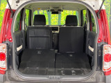 普段のお買い物や通勤、送迎等に十分な荷室スペースを確保しております。セカンドシートを倒すと、大きな荷物の積載も可能です♪