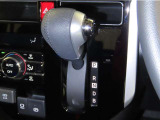 インパネシフトのオートマチックトランスミッションです。
