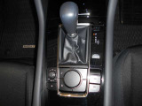MTモード付ATです。6速までギアを固定でき雪道の下り坂やスポーティに走りたいときにおすすめです。
