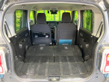 普段のお買い物や通勤、送迎等に十分な荷室スペースを確保しております。セカンドシートを倒すと、大きな荷物の積載も可能です♪