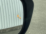 【BSW(後側方車両検知警報)/ブラインドスポットワーニング】隣接レーンのクルマを検知した場合、ドアミラー周辺に設けられたインジケーターを点灯したり音が鳴ったりしてお知らせします。