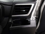 運転席のカップホルダーはエアコンの吹き出し口の前にありますので冷やしたり温めたり出来ます☆