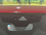 【i-ACTIVESENSE】走行中に前方の車両等を認識し、衝突しそうな時は警報とブレーキで衝突回避と被害軽減をアシスト。より安全にドライブをお楽しみいただけます。