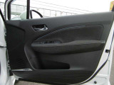 運転席ドア内張り