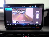 バックモニターも見やすくなっております。駐車が苦手な方も安心ですね。