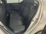 広々とした後部座席です♪気になるキズや汚れなどなく良好な状態です。