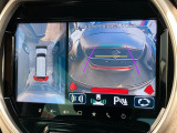 【全方位モニター】リバースに入れた際、車両全体を見渡している映像に切り替わります。また、見通しが悪い場所で便利な前方ワイド映像やすれ違いに便利な助手席側ワイド映像など切り替えが出来ますよ♪