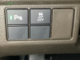 ハンドルの左下にHondaセンシング用の、VSA(ABS+TCS+横滑り抑制)解除スイッチなどがついています。