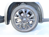 タイヤサイズは225/55R18 純正アルミホイール装着です!