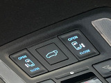 【パワーバックドア】スマートキーや運転席のボタンを押すだけでリアゲートが自動で開閉します!荷物を持っている時や、高い位置にあるバックドアを閉める際に便利な機能です♪