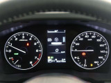 とっても見やすいメーターです。夜間時はラグジュアリーな気分にさせてくれる照明が魅力ですので、夜のドライブも楽しみになりますよ♪