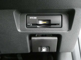 純正ETC2.0付 料金所もスムーズに通れ、割引料金の適用もあります。ビルトインできれいに収まっており、見た目もスマートです。
