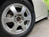 【15インチアルミホイール】外観にマッチしたアルミホイールを装着しております。各種アルミホイールや、スタッドレスタイヤも取扱いしております。是非ご相談ください♪