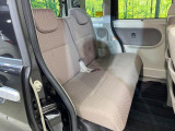 後部座席も気になるようなキズ・汚れやへたり等、大きなダメージはなく、良好な状態です。