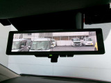 カメラの画像で後方確認ができる インテリジェントルームミラー