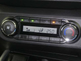 【オートエアコン】車内温度を感知して自動で温度調整をしてくれるのでいつでも快適な車内空間を創り上げます!どの席に座っても快適なドライブが楽しめます♪