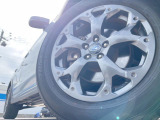 【純正17インチアルミホイール】外観にマッチした純正アルミホイールを装着しております。各種社外アルミホイールや、スタッドレスタイヤも取扱いしております。是非ご相談ください♪