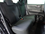後席も足元が広々しています。足元が狭い車は乗っていても疲れますよね・・・これだけ広ければ後部座席の方も大満足!皆様で楽しいドライブを!