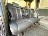 後部座席も気になるようなキズ・汚れやへたり等、大きなダメージはなく、良好な状態です。