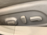 シートはパワーシートになっています。ポジションを快適な位置に調整できますよ。