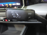 運転席から見て左側はウインカー操作になります。国産車とは反対ですのでご注意ください。